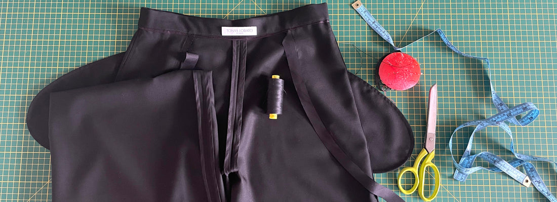 Tonya Lobato, slimline pants in wool gabardine, super 130s, a view of the inner construction, by Tonya Lobato